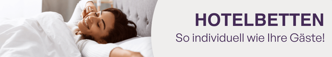 Frau liegt entspannt in einem weißen Hotelbett mit grauem Kopfteil, daneben Text 'HOTELBETTEN So individuell wie Ihre Gäste!'